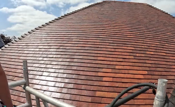 Clean roof after pressure cleaning in West Palm Beach